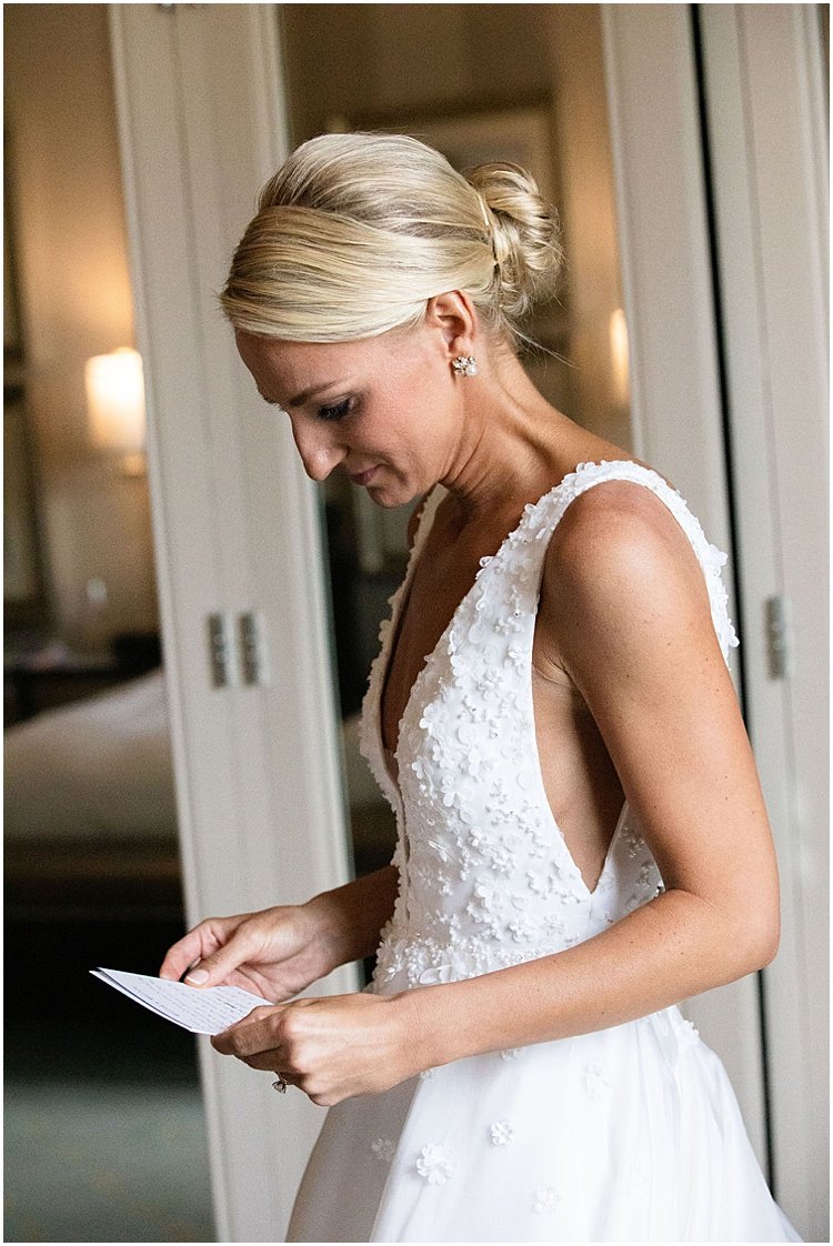 bride-reading-note-before-ceremony